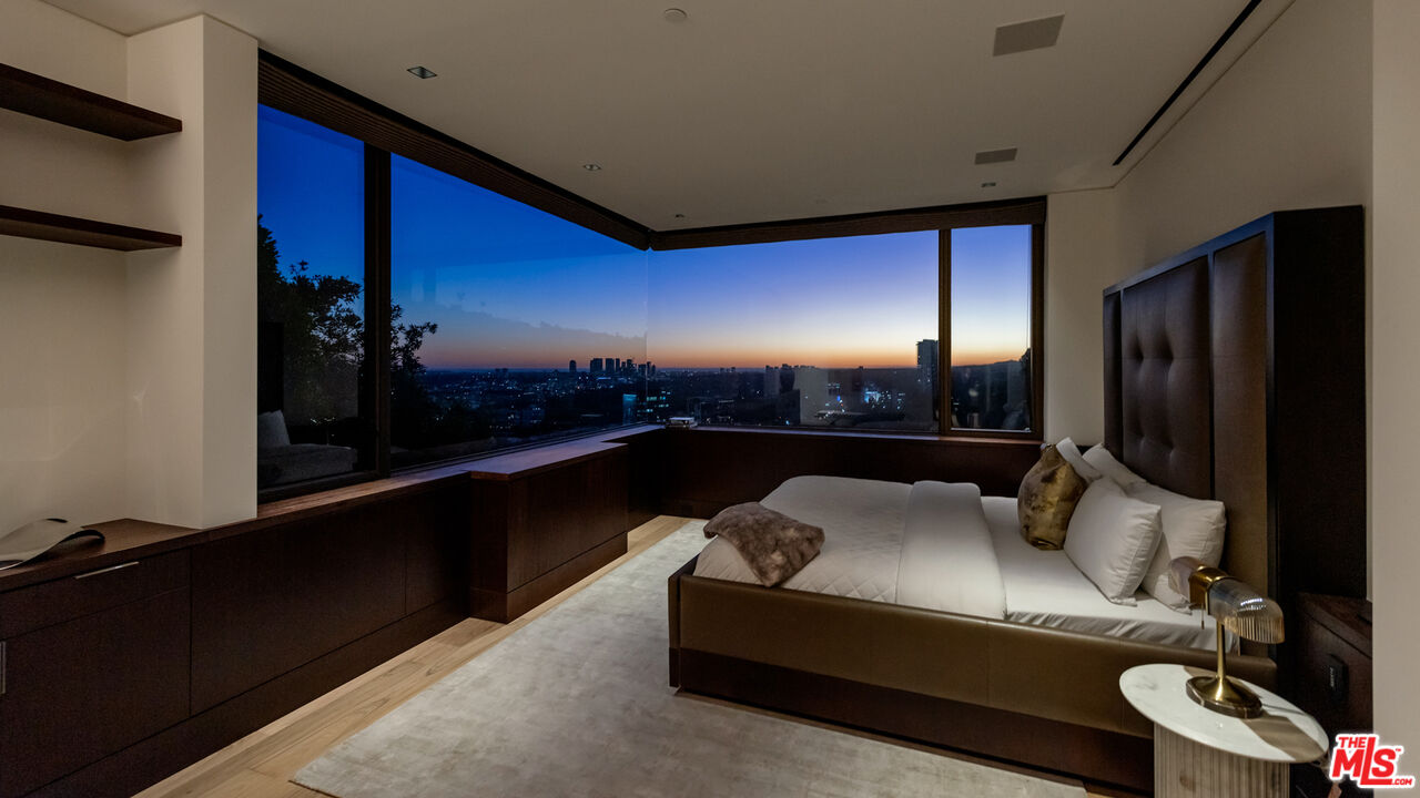 Sophisticated & Modern Home