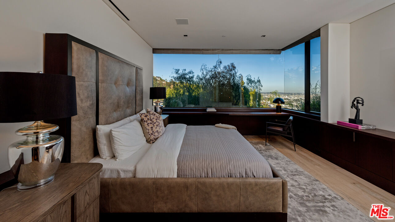 Sophisticated & Modern Home
