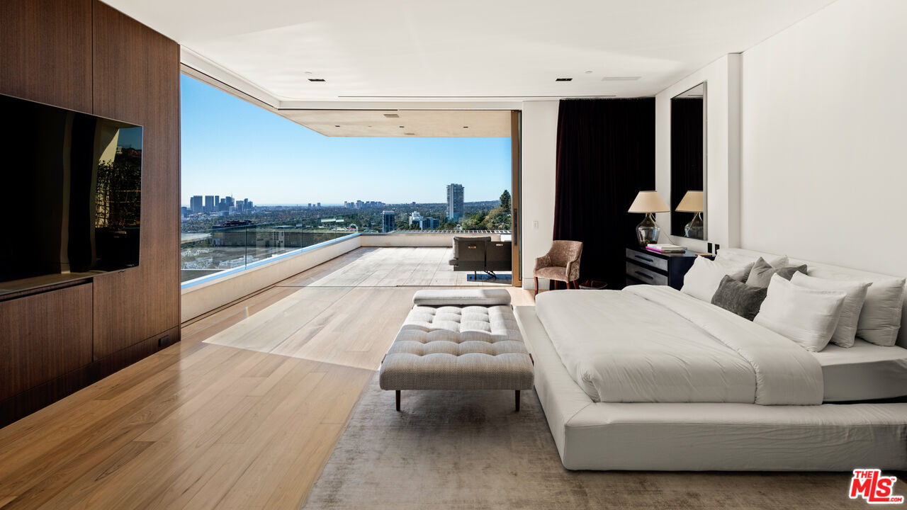 Sophisticated & Modern Home