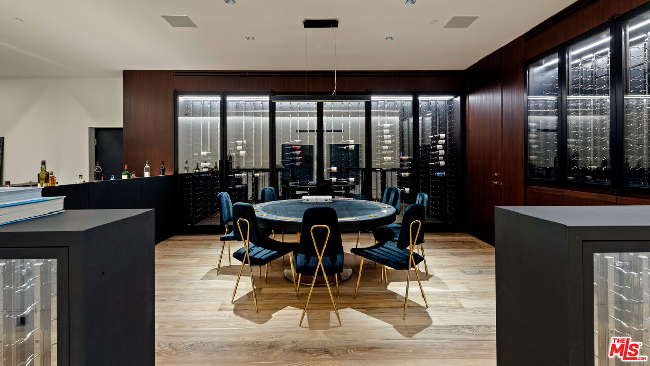 Sophisticated & Modern Home
