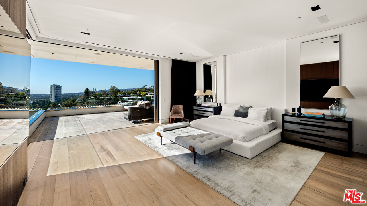 Sophisticated & Modern Home