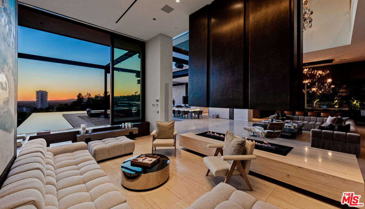 Sophisticated & Modern Home