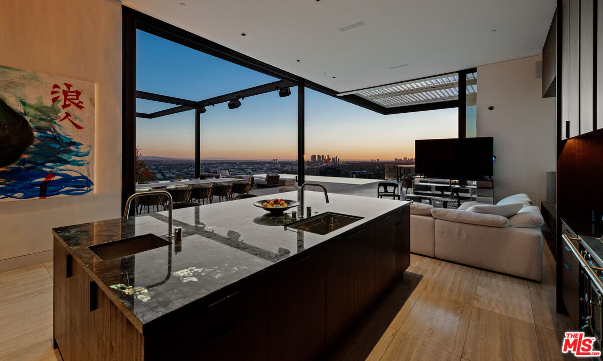 Sophisticated & Modern Home