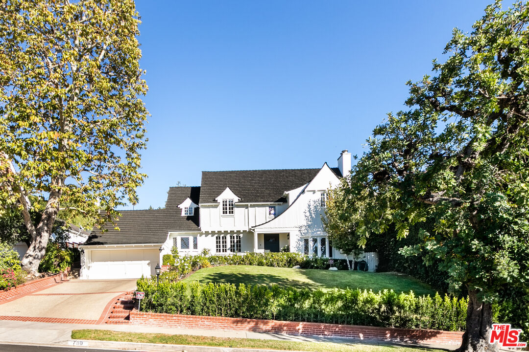 780 Holmby Ave