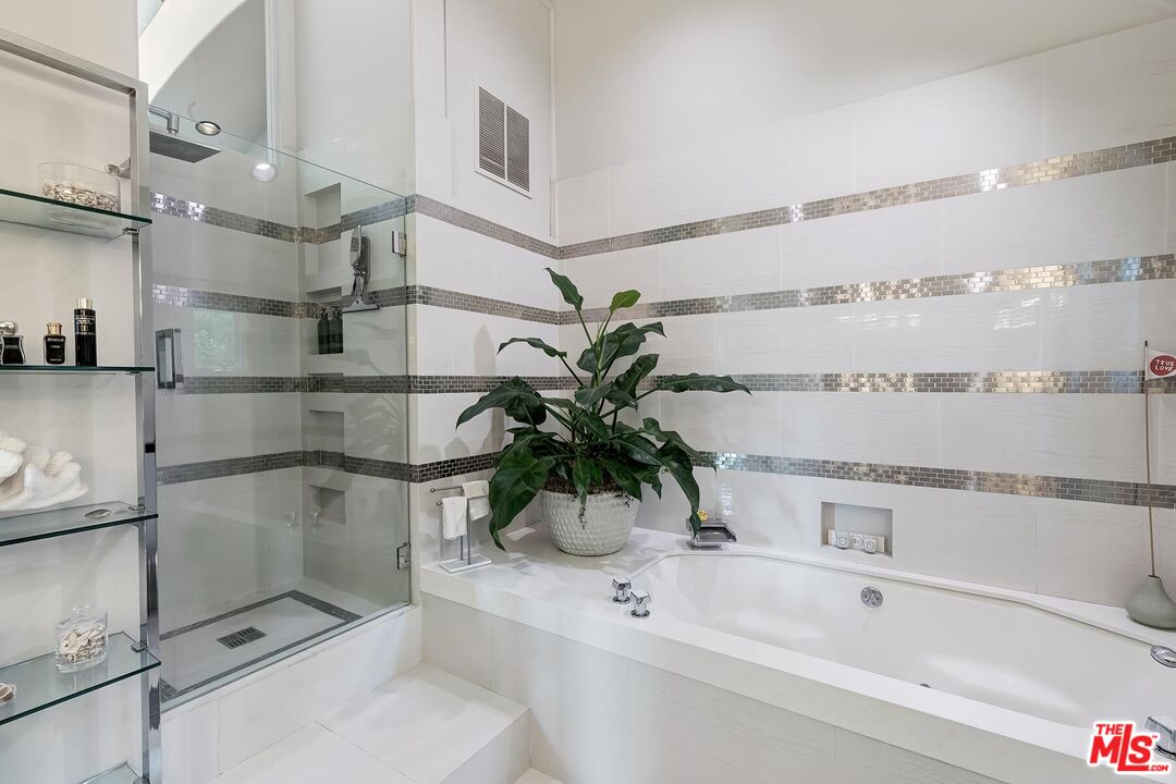 8374 Yucca Trl