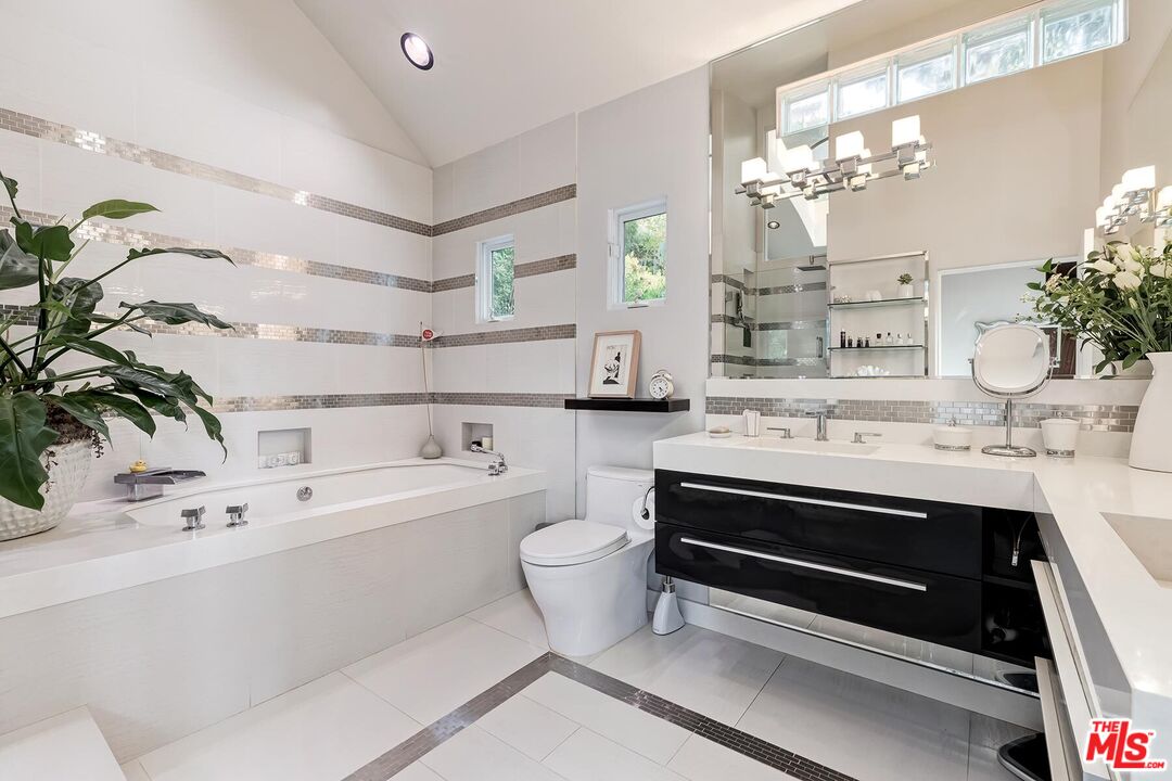 8374 Yucca Trl