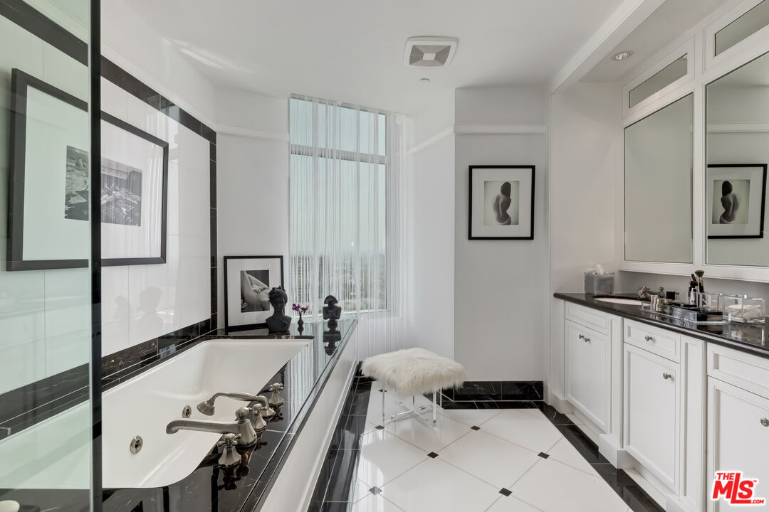 1 W Century Dr Unit: 17C