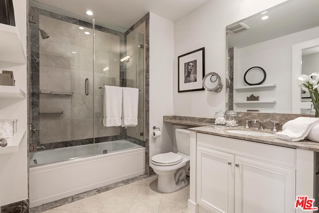 1 W Century Dr Unit: 17C