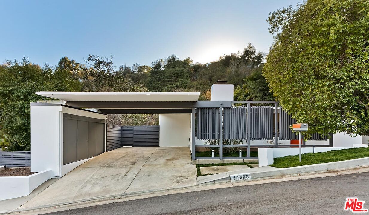10498 Sandall Ln