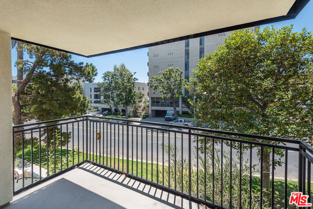 1340 S Beverly Glen Blvd Unit: 107