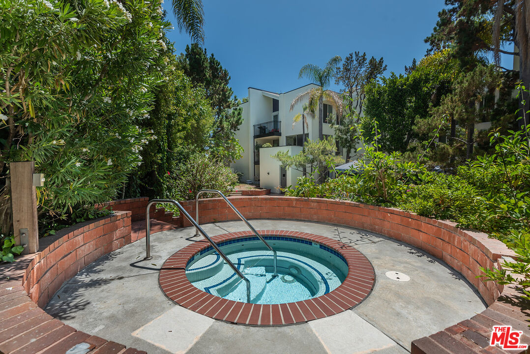 1340 S Beverly Glen Blvd Unit: 107