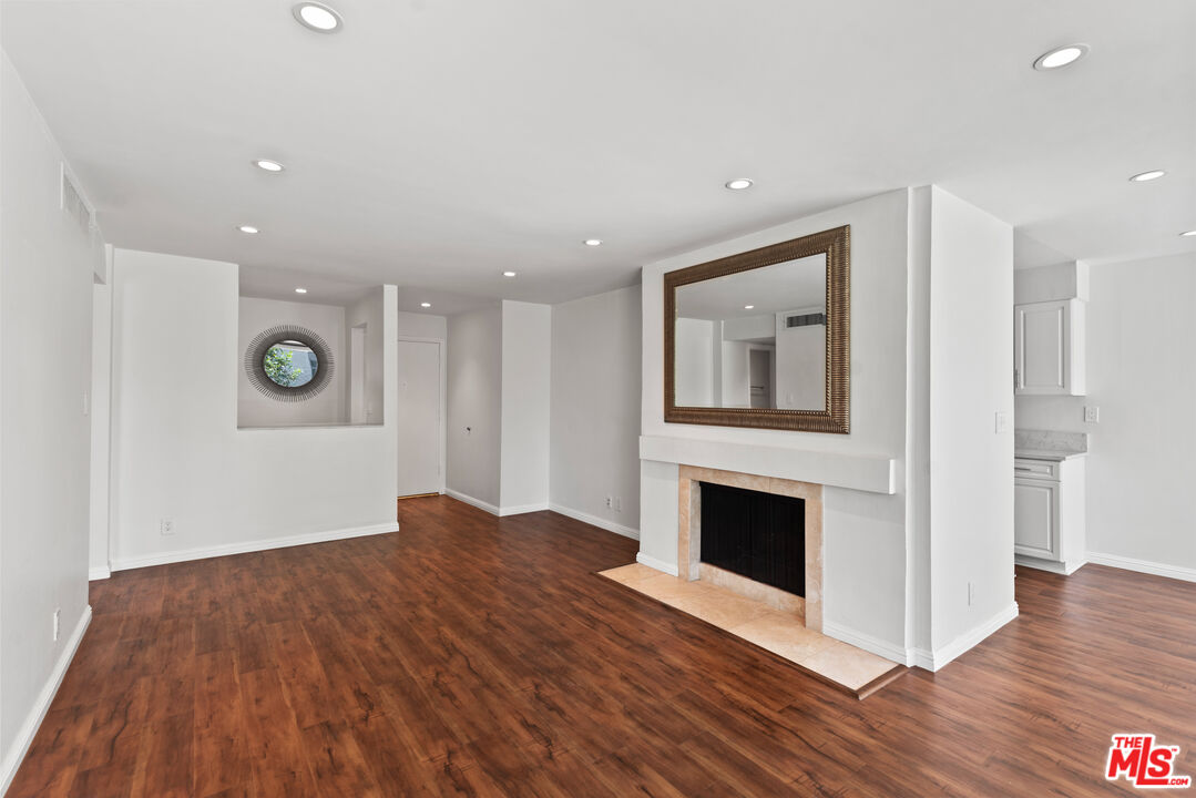 1340 S Beverly Glen Blvd Unit: 107