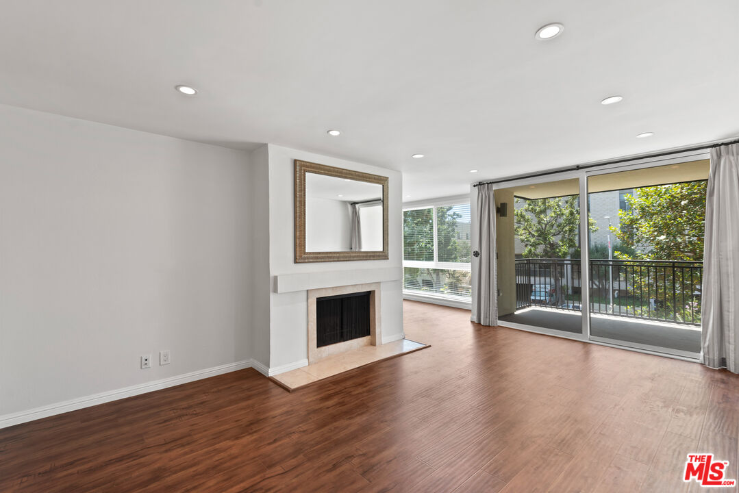 1340 S Beverly Glen Blvd Unit: 107