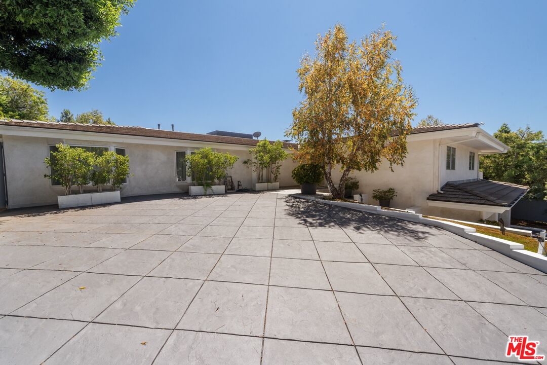9626 Highridge Dr