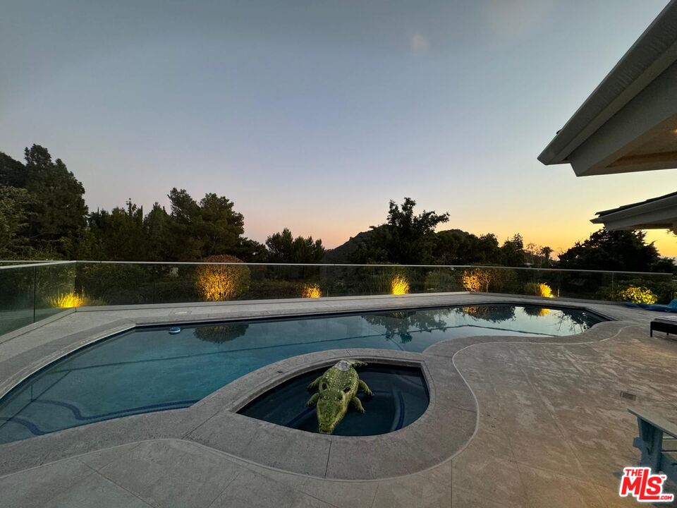 9626 Highridge Dr