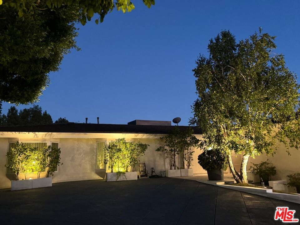 9626 Highridge Dr