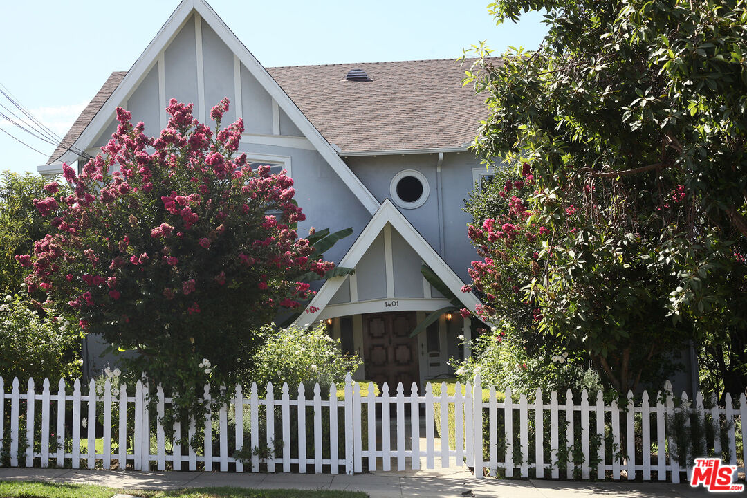 1401 Lucile Ave Unit: 4