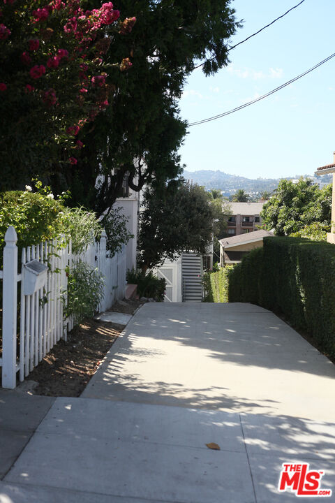 1401 Lucile Ave Unit: 4