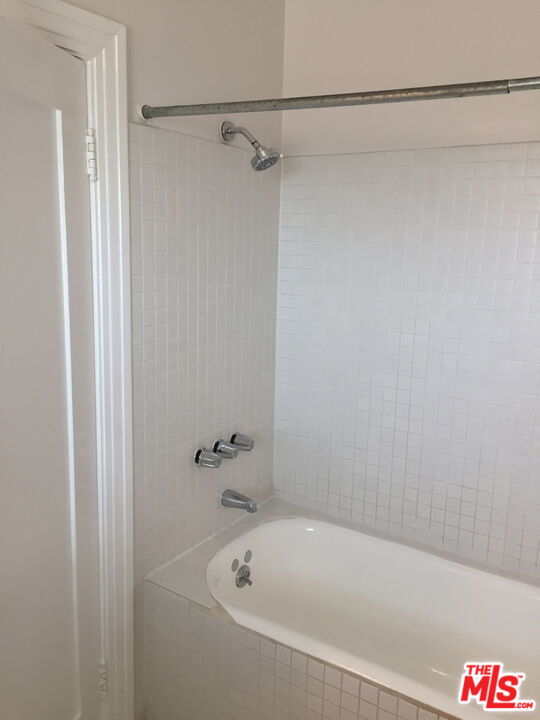 1401 Lucile Ave Unit: 4