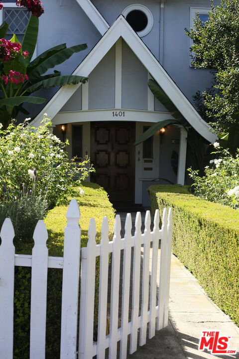 1401 Lucile Ave Unit: 4