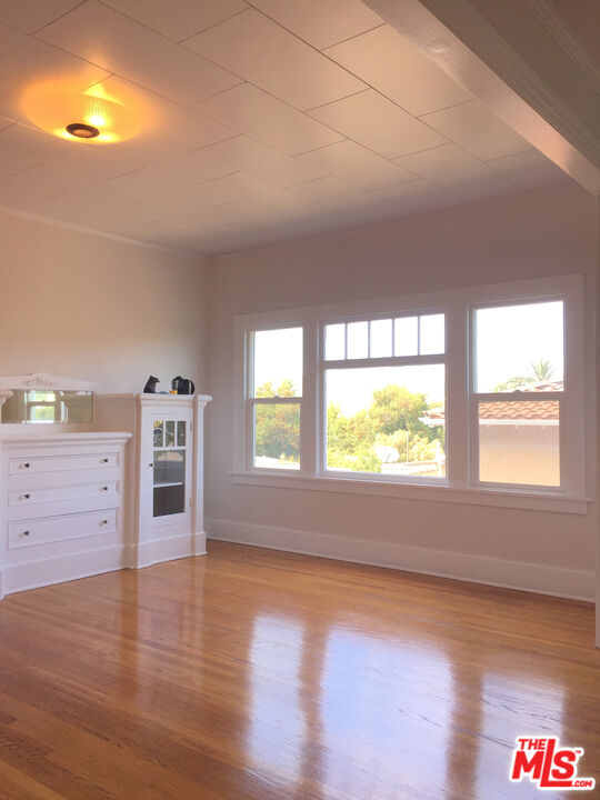 1401 Lucile Ave Unit: 4