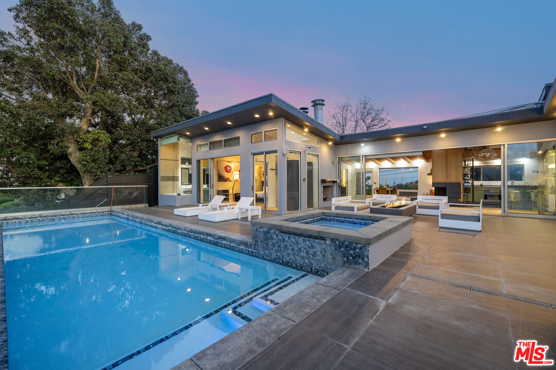 7275 Mulholland Dr