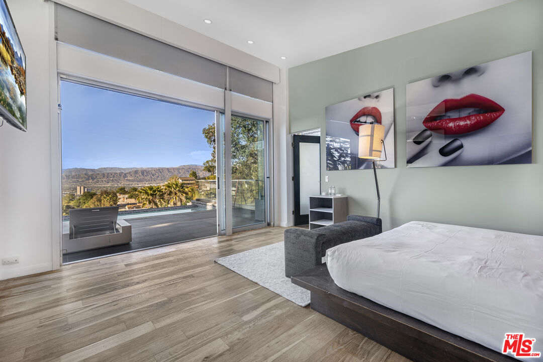 7275 Mulholland Dr