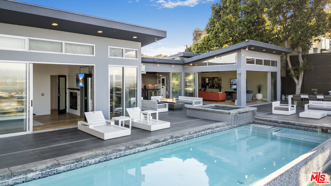 7275 Mulholland Dr