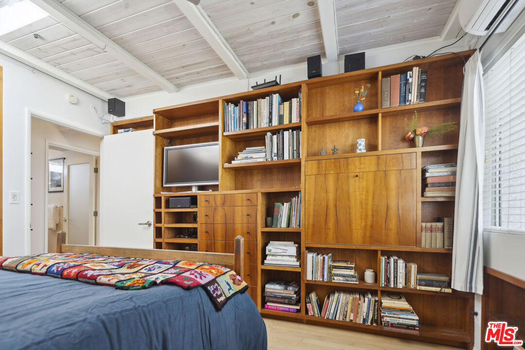 1231 24th St Unit: 3