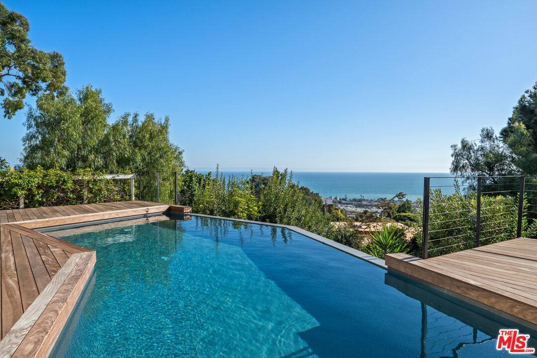23812 Malibu Crest DR