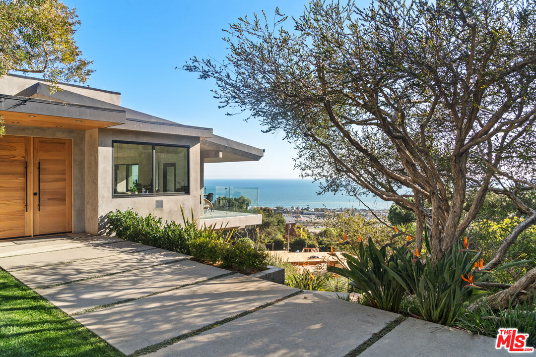 23812 Malibu Crest DR