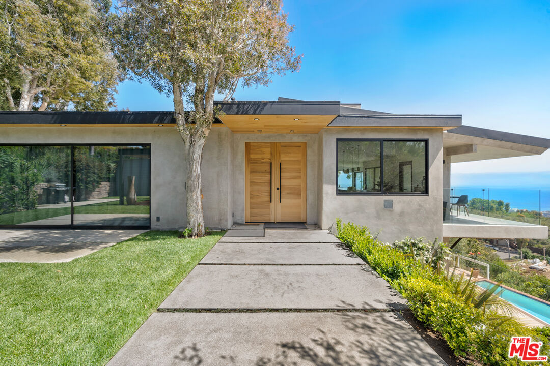 23812 Malibu Crest DR