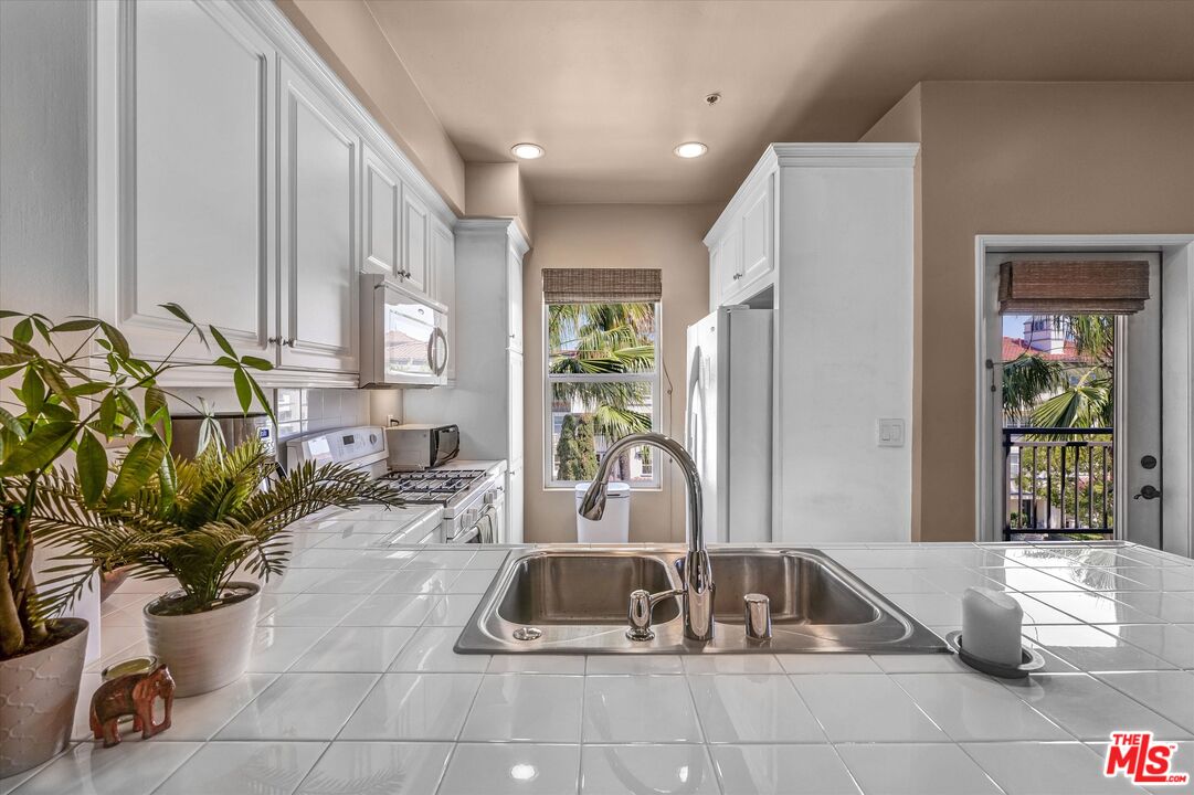 6020 Seabluff Dr Unit: 401