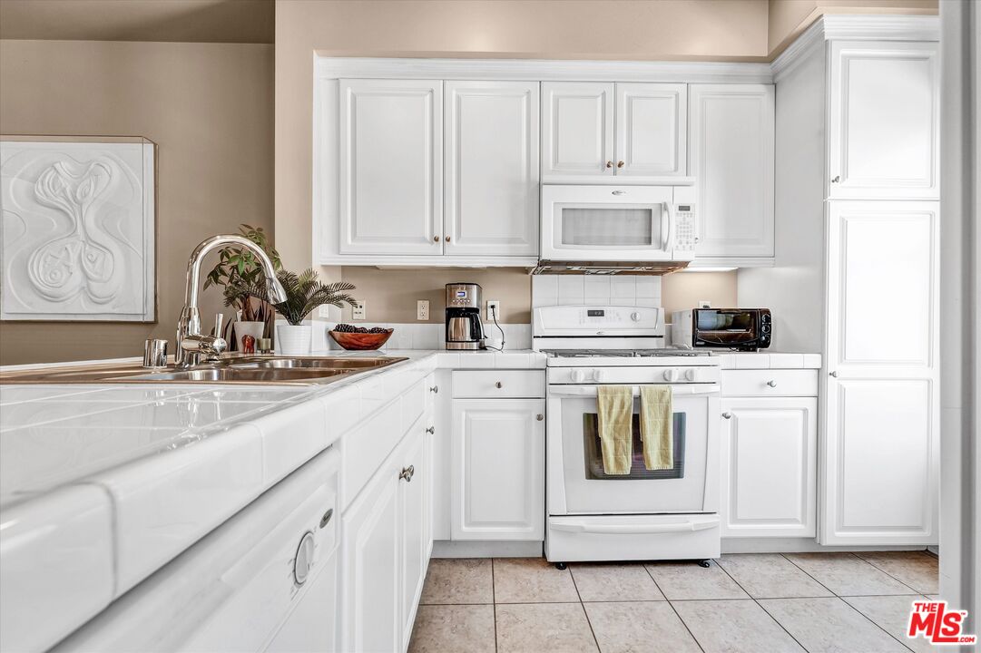 6020 Seabluff Dr Unit: 401