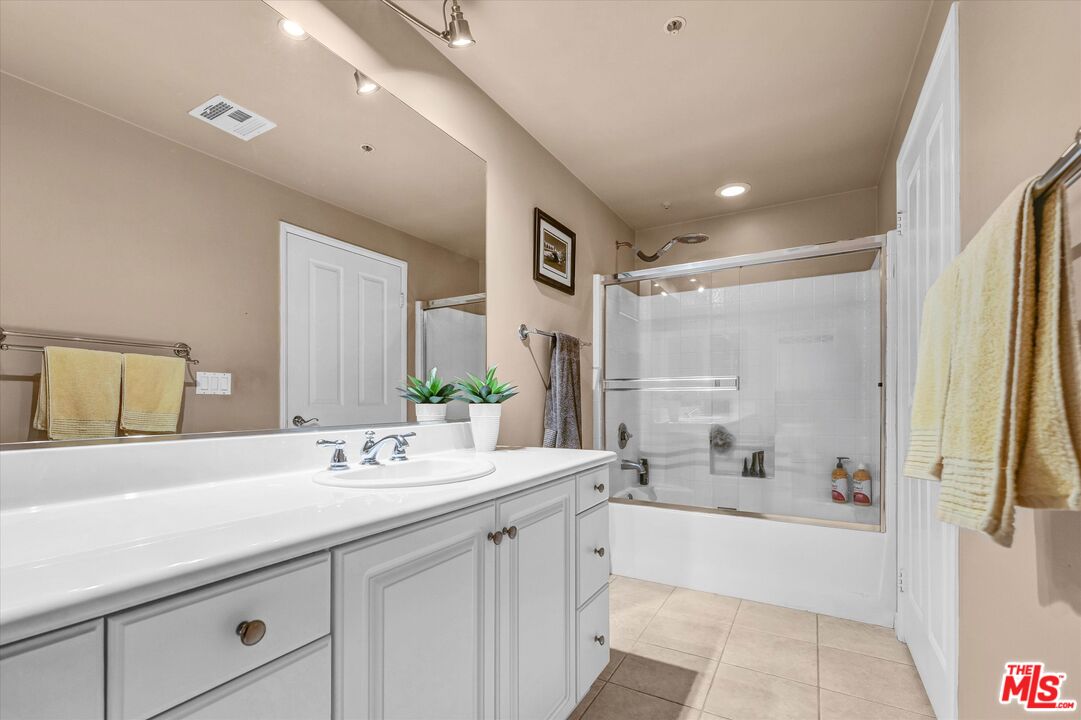 6020 Seabluff Dr Unit: 401
