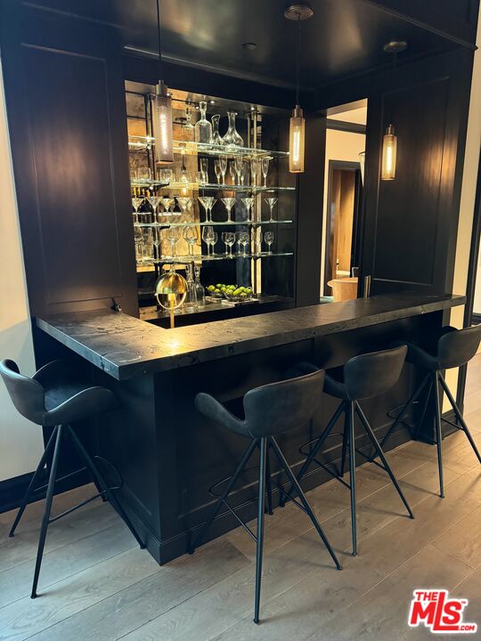 888 Toulon Dr