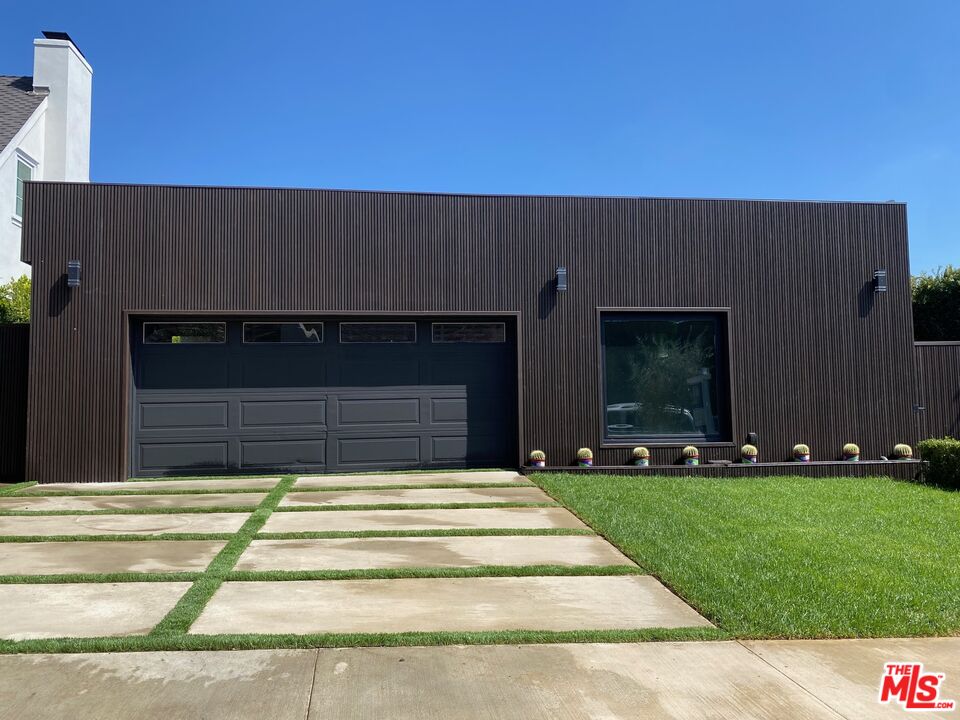 418 N Bowling Green Way