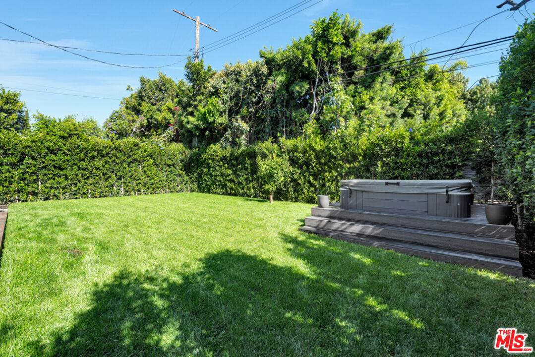418 N Bowling Green Way