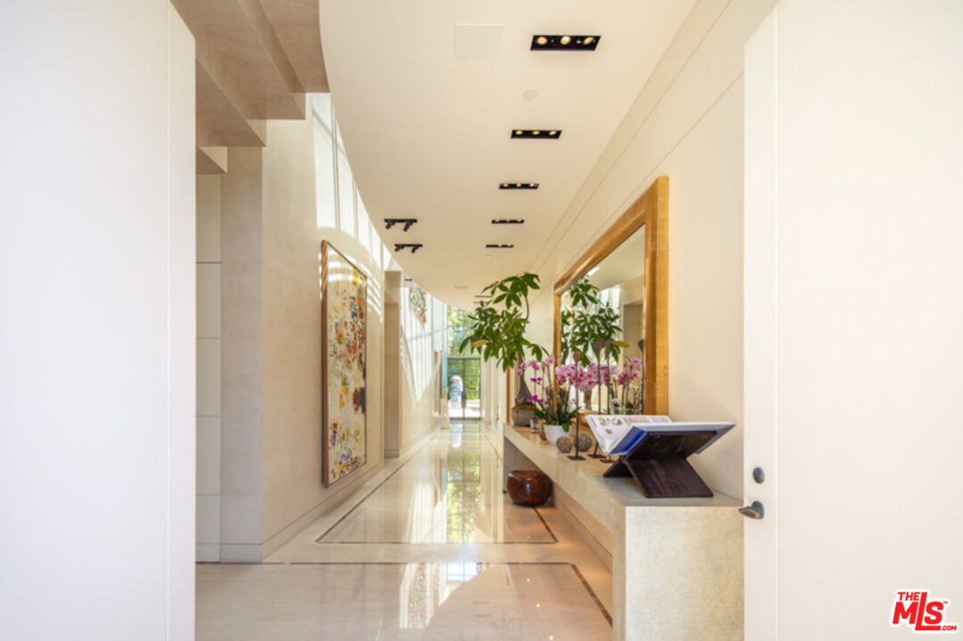 Striking Architectural Contemporary