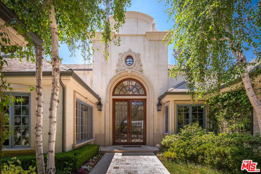 1154 Summit Dr
