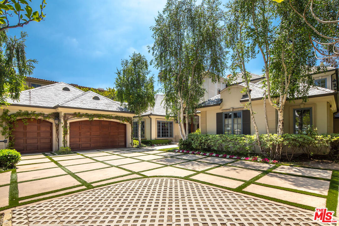 1154 Summit Dr