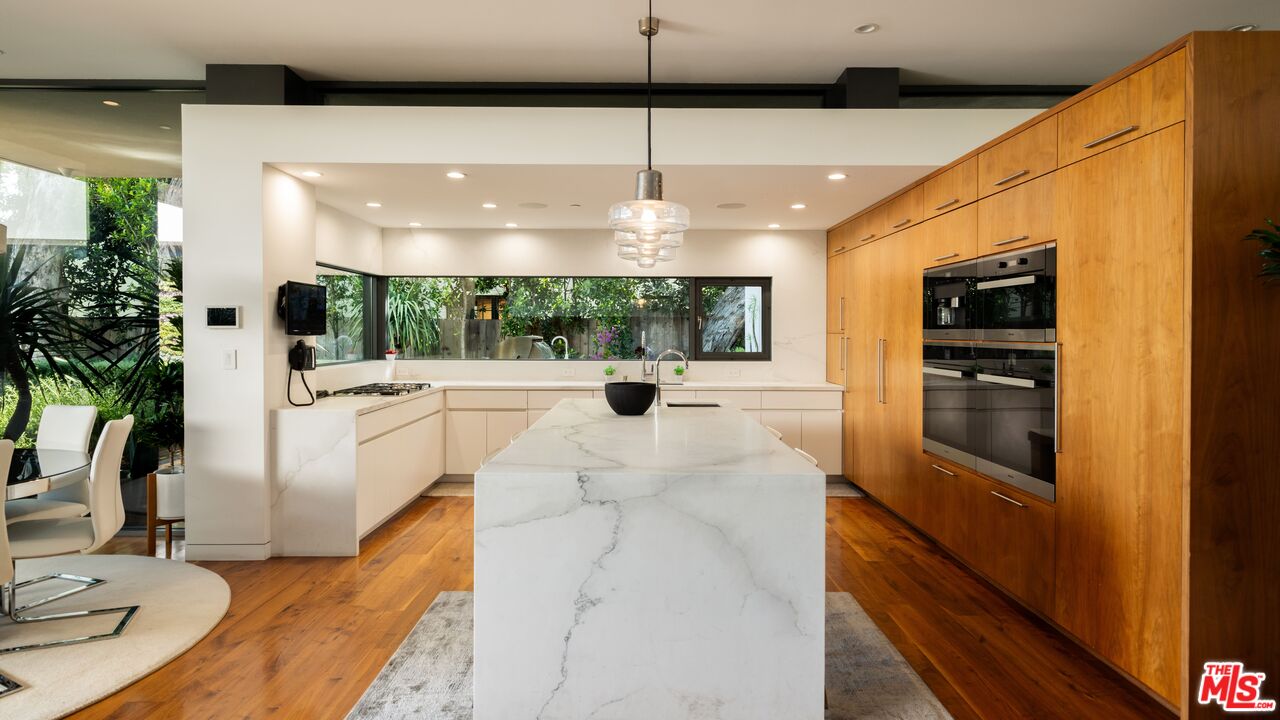 748 Amalfi Dr
