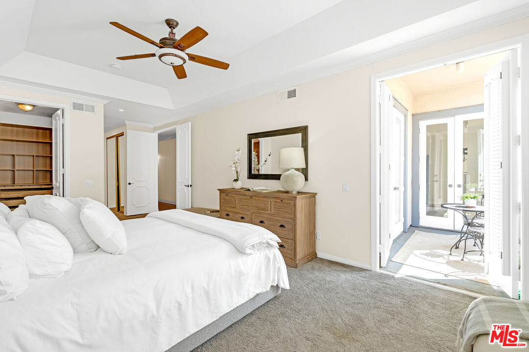 1370 Kelton Ave Unit: 203