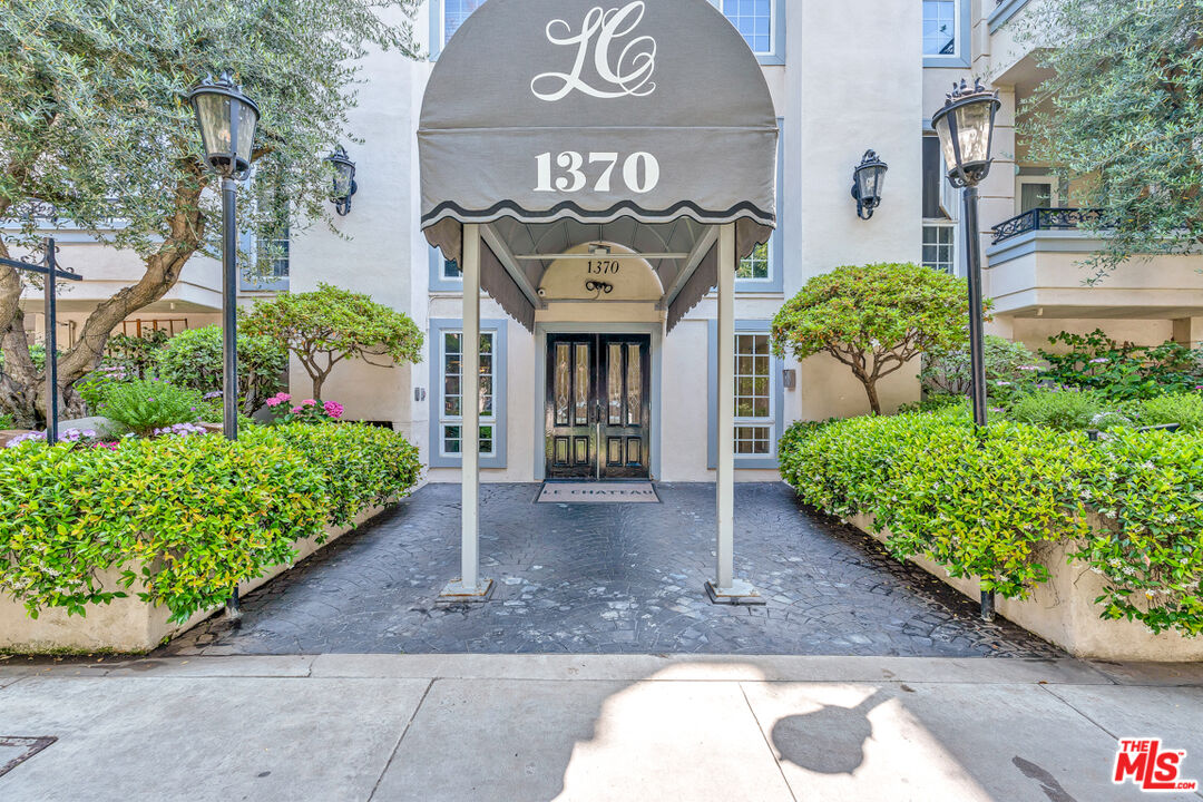 1370 Kelton Ave Unit: 203