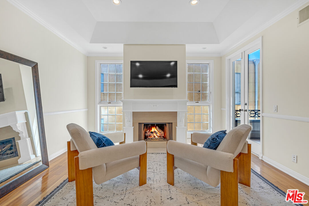 1370 Kelton Ave Unit: 203