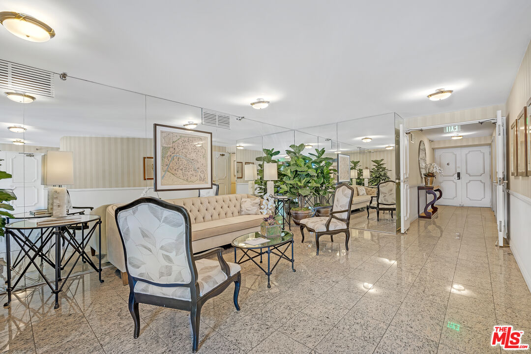 1370 Kelton Ave Unit: 203