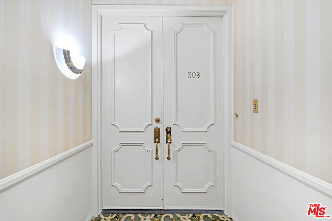 1370 Kelton Ave Unit: 203