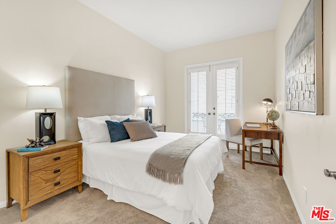 1370 Kelton Ave Unit: 203
