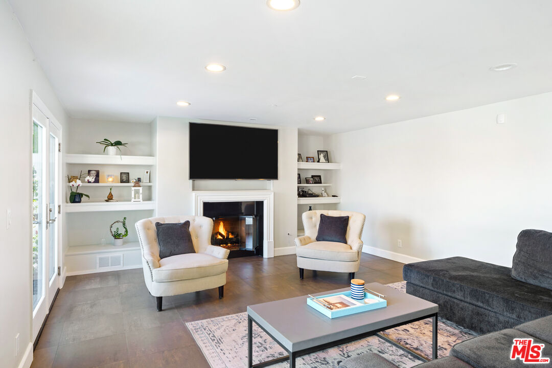 5118 Cerrillos Dr