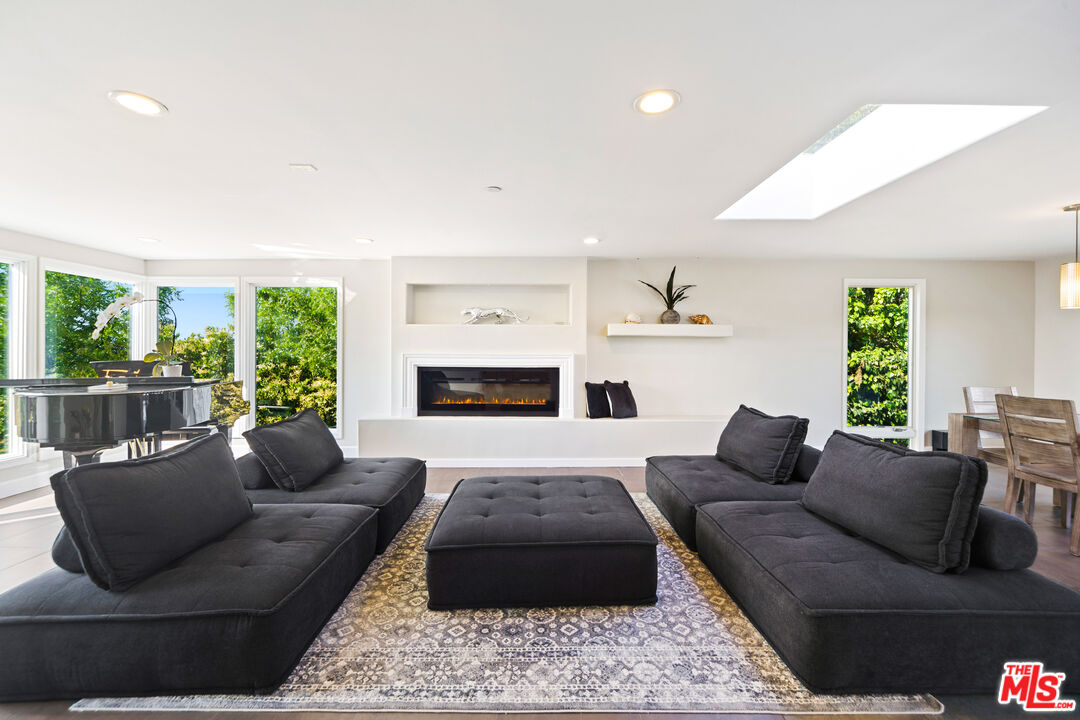 5118 Cerrillos Dr